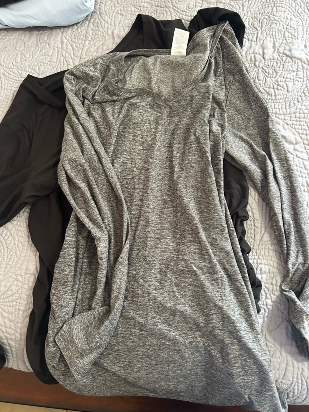 Time and Tru Women’s maternity Long Sleeve Top in Heather Gray and Black